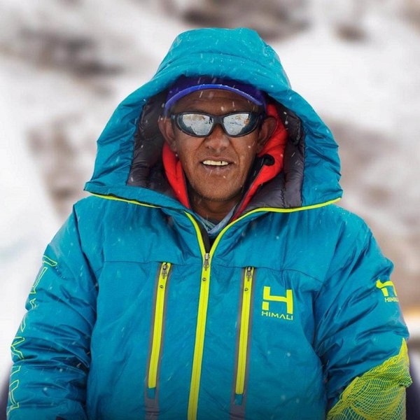 Şerpaşul Pasang Dawa a ajuns pe vârful Muntelui Everest, pentru a 26-a oară. Recordul pe care l-a egalat