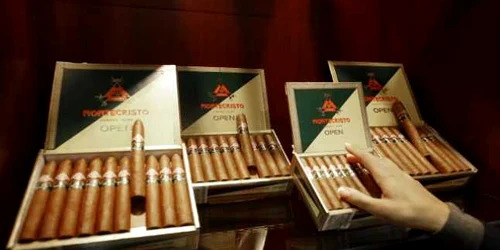 Un trabuc poate conţine 20 de grame de nicotină, faţă de o şigară, ce are sub un gram FOTO: Reuters