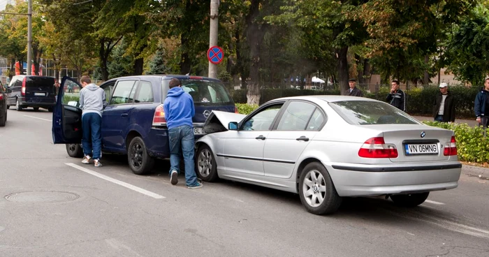 BMW-ul a intrat cu viteză în Opel. Foto: Florin Costache