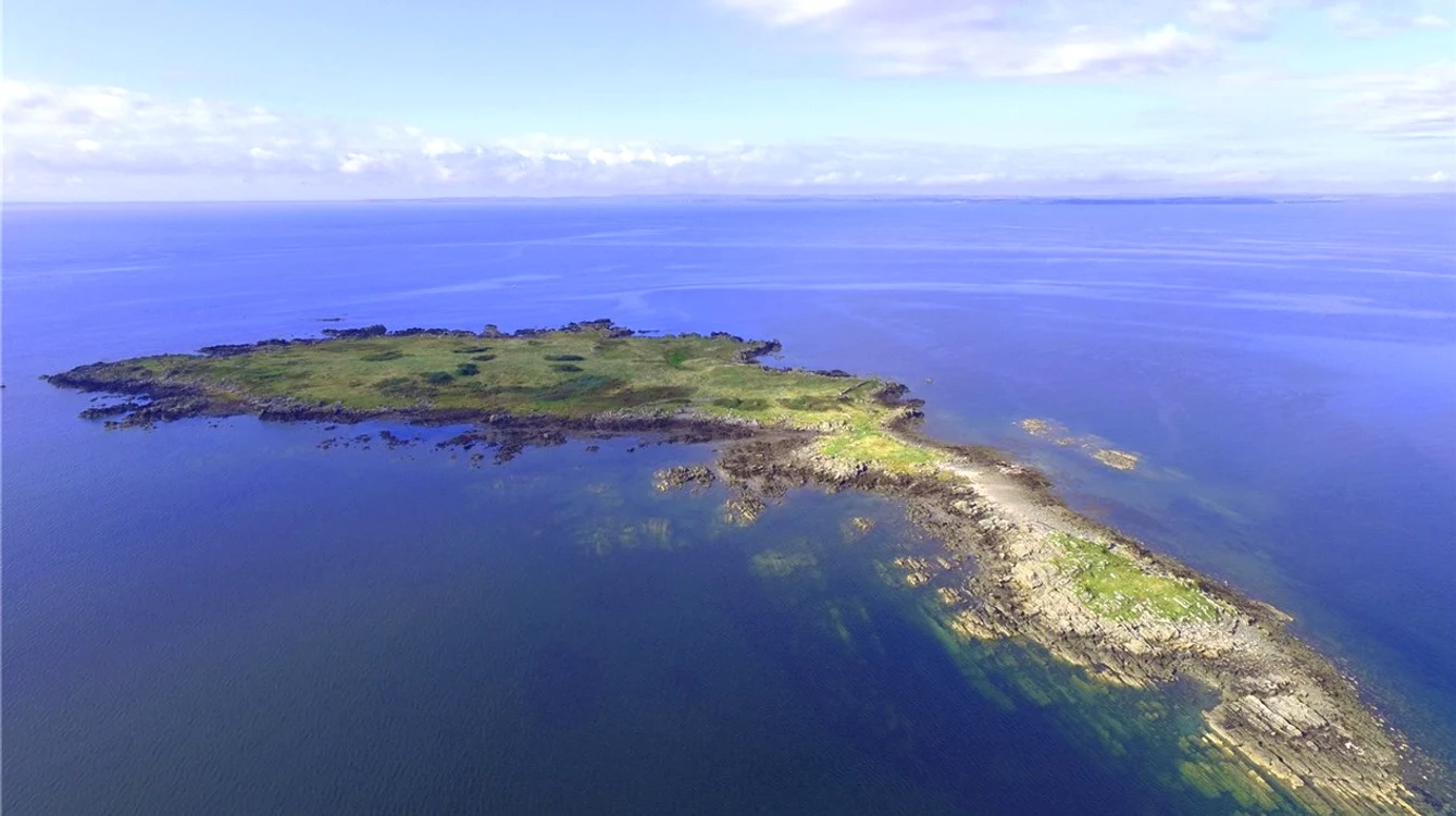 Insula Barlocco se află în Scoția (Foto: galbraithgroup.com)