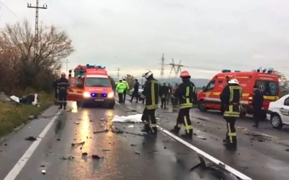 Accidentul s-a produs la ieşirea din Braşov spre Feldioara FOTO ISU Braşov.