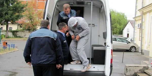Băiatul bulibaşei din Filiaşi a fost arestat pe 12 octombrie. Foto: Victor C. Boldîr
