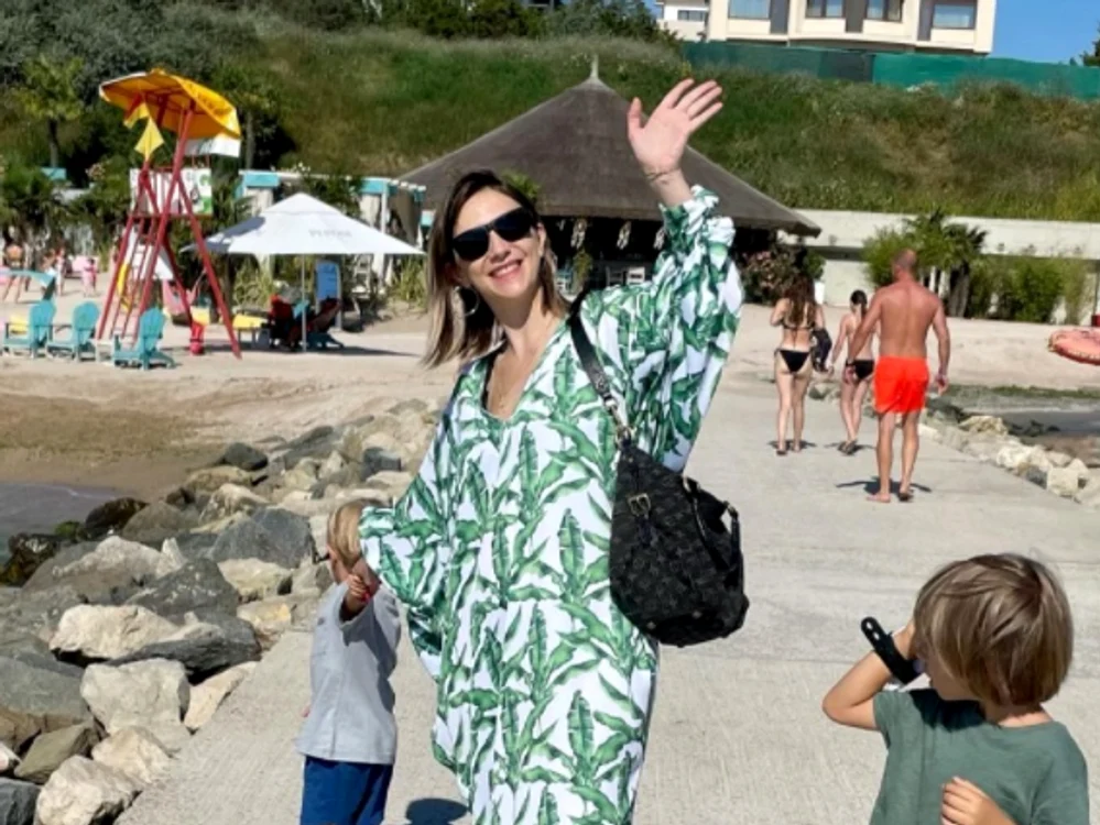 Adela Popescu, în costum de baie, la scurt timp după ce a născut a treia oarăFoto: Arhivă personală