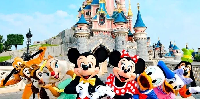 Disneyland, o destinație solicitată de școli și licee foto: Facebook 