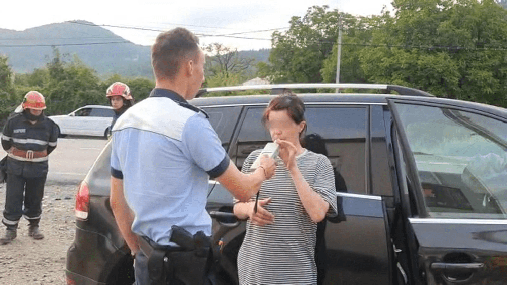 Șoferiță din Vaslui, beată criță la volan. A pierdut controlul volanului și a provocat un accident rutier