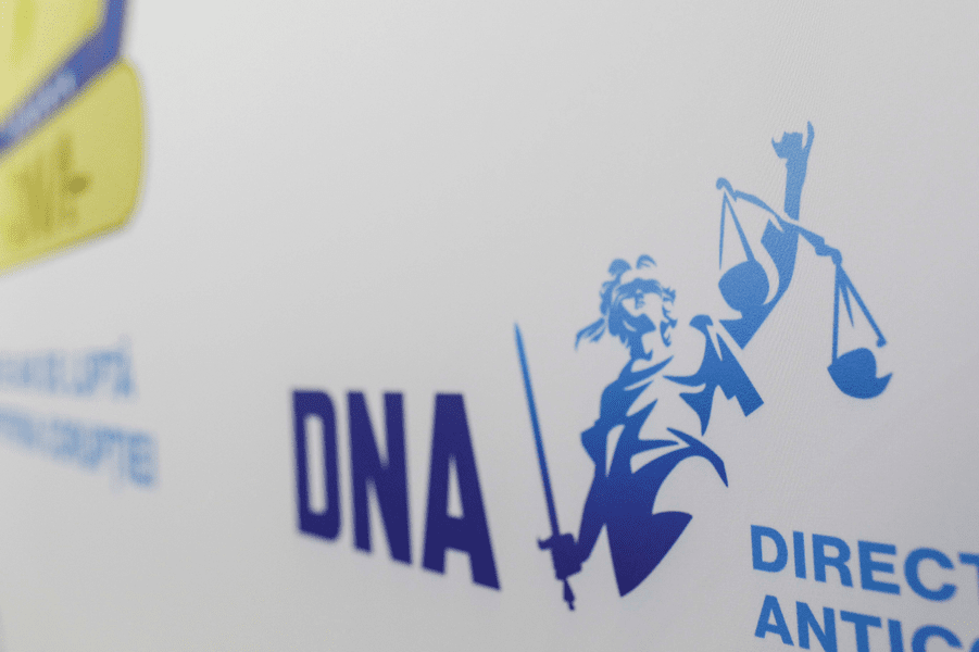Director în ANAF, acuzat de DNA că ar fi intermediat listarea unor produse în magazinele unui retailer