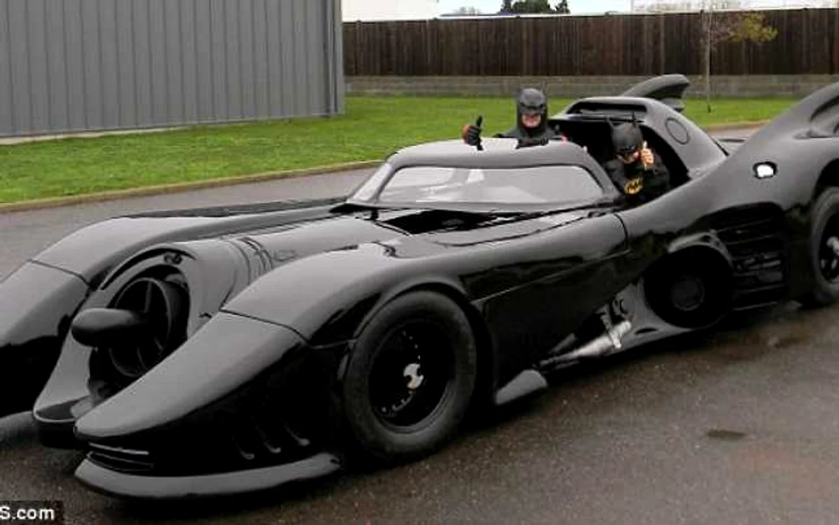 Batmobilul constructorilor britanici îşi aşteptă noul proprietar. FOTO: SWNS News