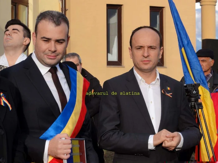 Minel Prina (dr.), ales primar după scrutinul din 3 februarie a.c., vrea să-şi întreacă predecesorul Darius Vâlcov (stg.), ajuns senator... (Foto: Mugurel Manea)