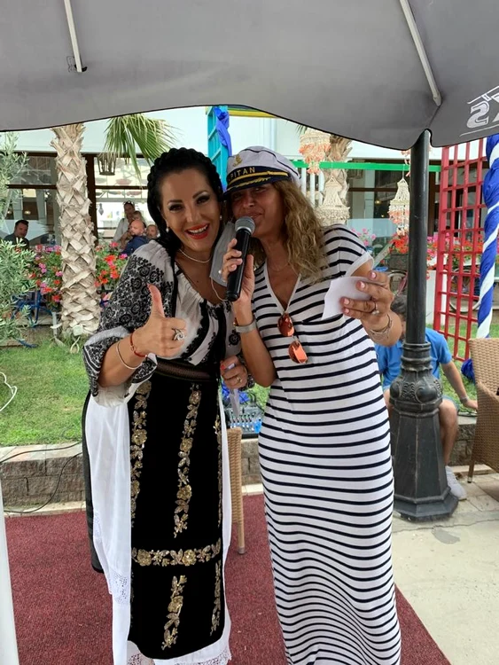 Angela Rusu și Anca Țurcașiu, amândouă la serviciu, în Mamaia