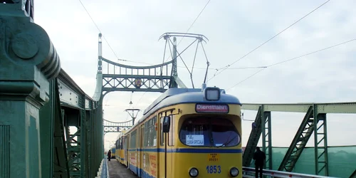 Tramvaiele vor circula normal peste Podul Traian