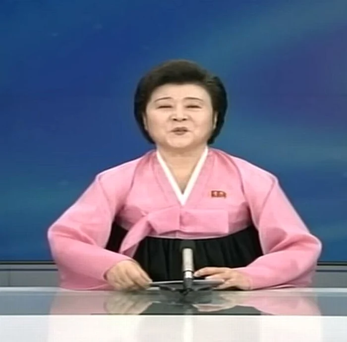 Ri Chun-hee (69 de ani), este cunoscută drept cea mai bună prezentatoare de știri din Coreea de Nord