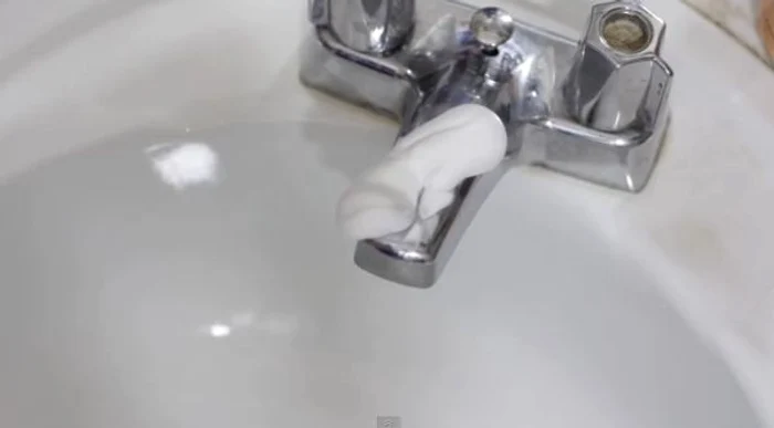 Spuma de ras nu este utilă doar pentru bărbieritFoto: Captură Youtube