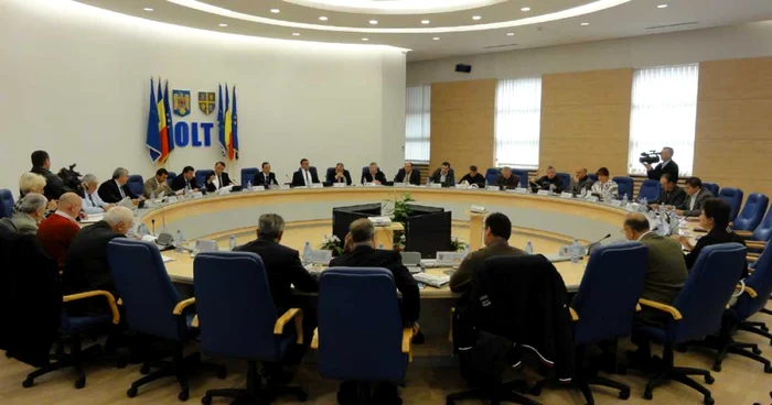 Rectificarea de buget de la Consilul Judeţean Olt a venit cu puţin înainte de alegerile parlamentare de la începutul lui decembrie (Foto: Mugurel Manea)