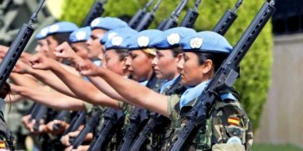 Suedia: Femeile care efectuează serviciul militar solicită sutiene speciale