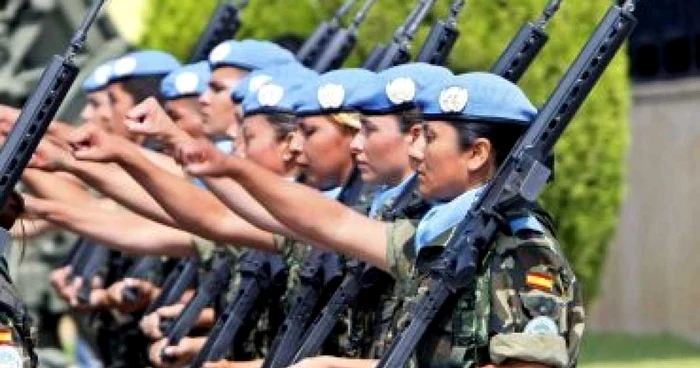 Suedia: Femeile care efectuează serviciul militar solicită sutiene speciale
