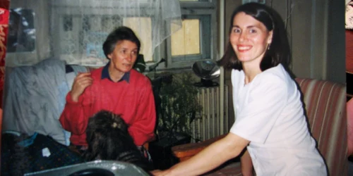 Irina Huţanu, alături de o prietenă