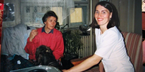 Irina Huţanu, alături de o prietenă