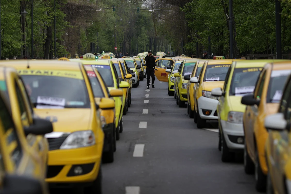 Protestul taximetriştilor a blocat traficul în centrul Capitaleifoto: inquam