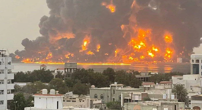 Israelul a lovit portul Hodeidah din Yemen FOTO: X
