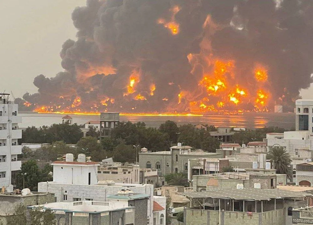 Israelul a bombardat un port vital din Yemen, controlat de rebelii Houthi