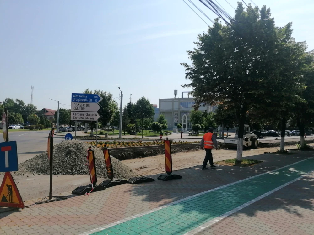 Strada  Ecaterina Teodoroiu a fost reabilitată doar în parte FOTO: Alina Mitran