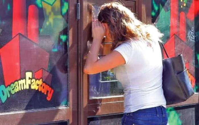 Elevii sunt clienţi fideli ai magazinelor de droguri uşoare