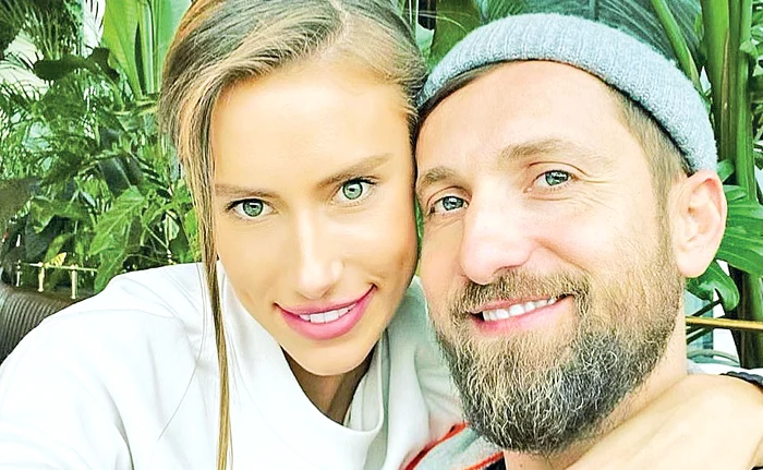 
    Dani Oțil  a gătit nud, iar iubita l-a filmat în acțiune  