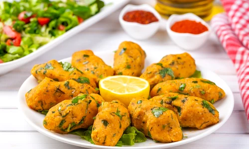 Chiftele cu linte si bulgur  Sursa foto shutterstock 2140126237 jpg