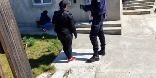 Razii de amploare într-o comunitate de romi din Vâlcea întorşi recent din zonele cu risc de coronavirus din străinătate Foto Adevărul