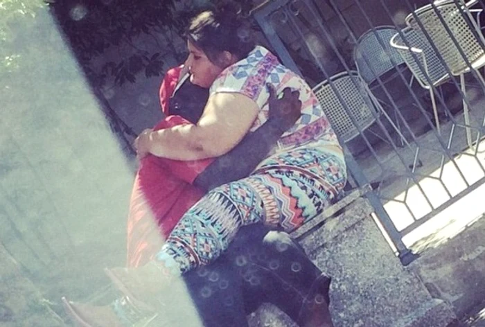 Mai multe cupluri au fost surprinse în ipostaze intime în publicFoto Instagram/lindseycolewaller