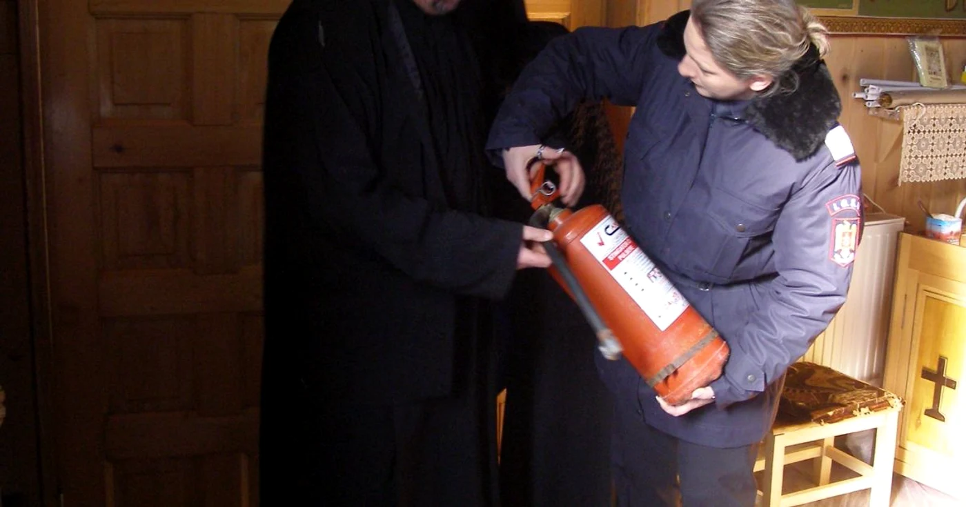 Pompierii verifică lăcaşele de cult