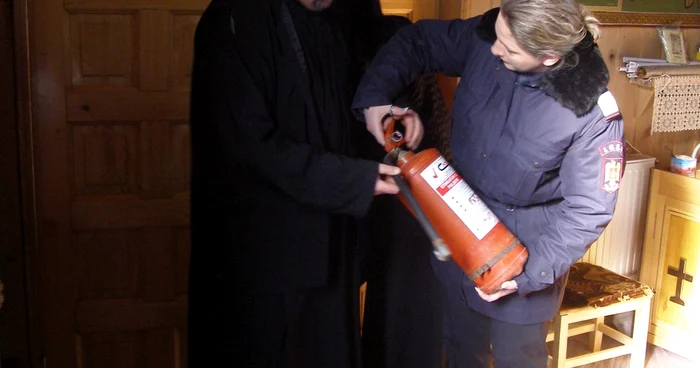 Pompierii verifică lăcaşele de cult