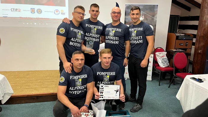 Ionuț Honciuc( stânga imaginii, în picioare, cu ochelari) alături de echipa sa FOTO ISU Botoșani