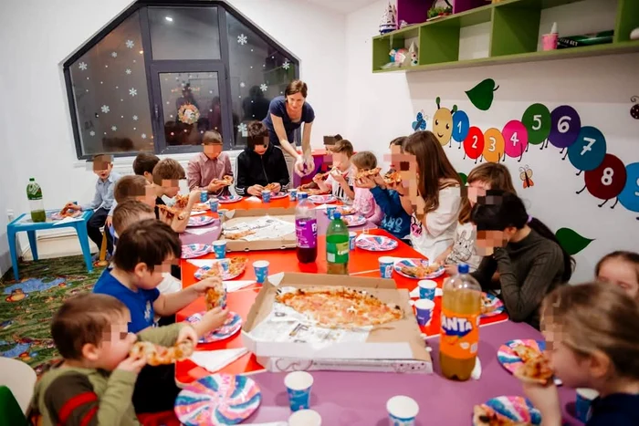 Petrecere organizată de volutari și preoteasă FOTO Ana Maria Macuc