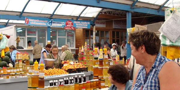 Mierea bihoreană stă  pe rafturile străinilor