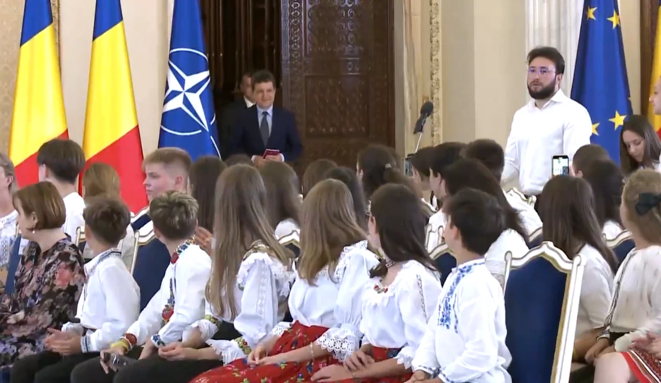 Nicușor Dan, întâlnire cu tinerii din Programul de Tabere „ARC” FOTO: captura video