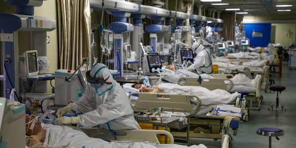 Medici tratand la Wuhan pacienti infectati cu noul coronavirus FOTO EPA-EFE