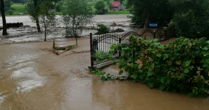 Viituri în Hunedoara. Gospodărie inundată, zi