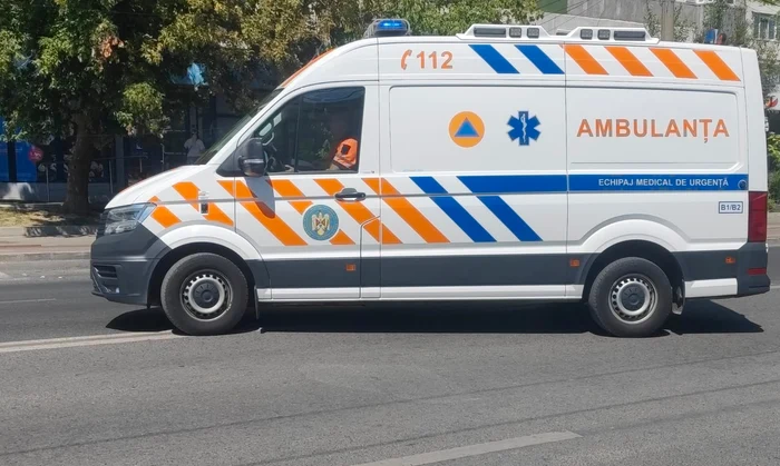 Femeia a fost transportată la spital FOTO: C. Mazilu