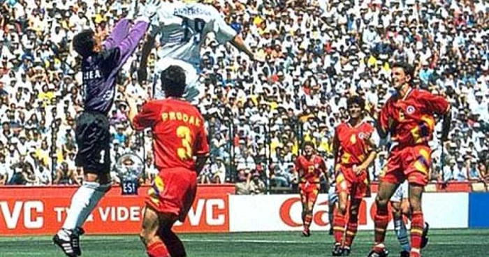 www.enational.ro | Fază de joc din meciul România-Suedia în sferturile CM din 1994