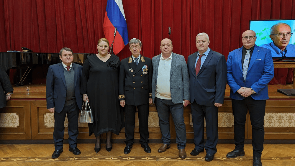 Șoșoacă, din nou la Ambasada Rusiei. Expoziție de fotografii dedicate „Operațiunii Militare Speciale a Rusiei în Ucraina”