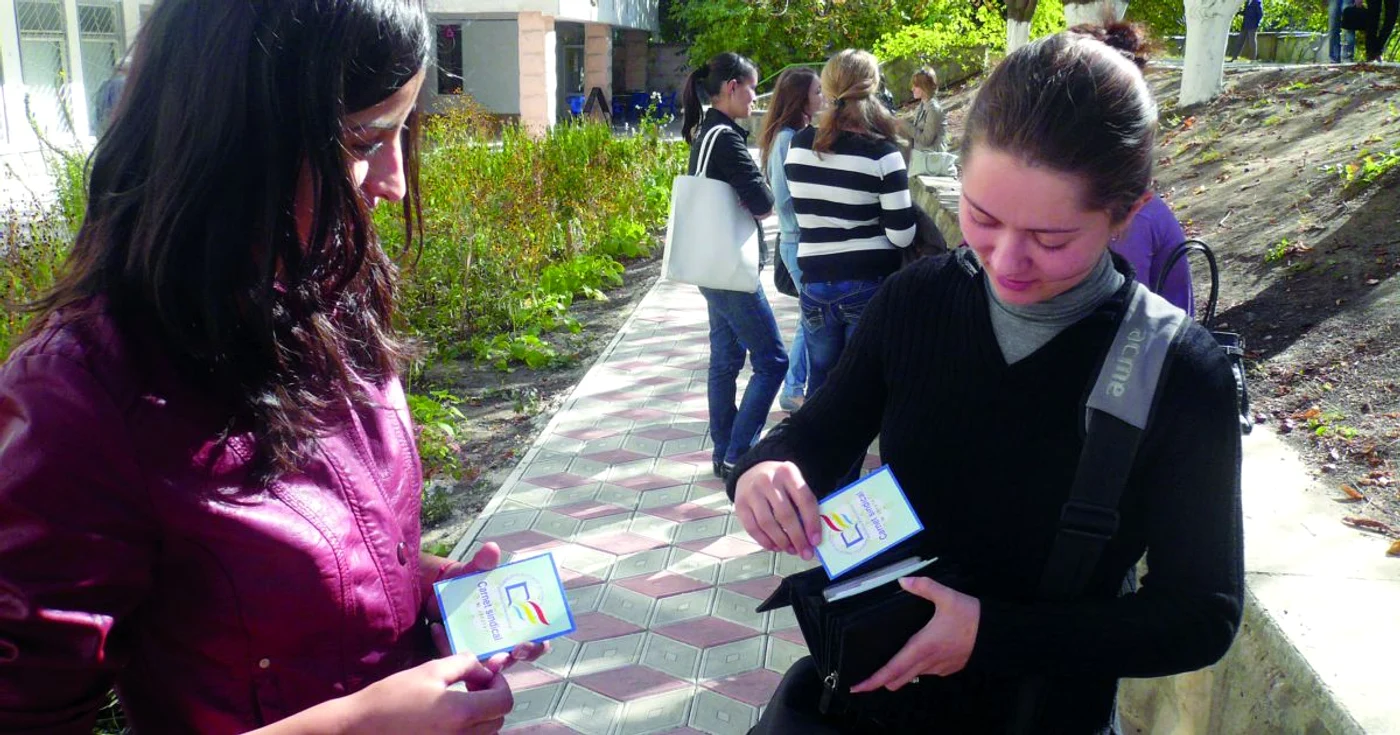 Studenţii care achită taxa de studii vor putea beneficia de o bursă socială FOTO: Adevărul