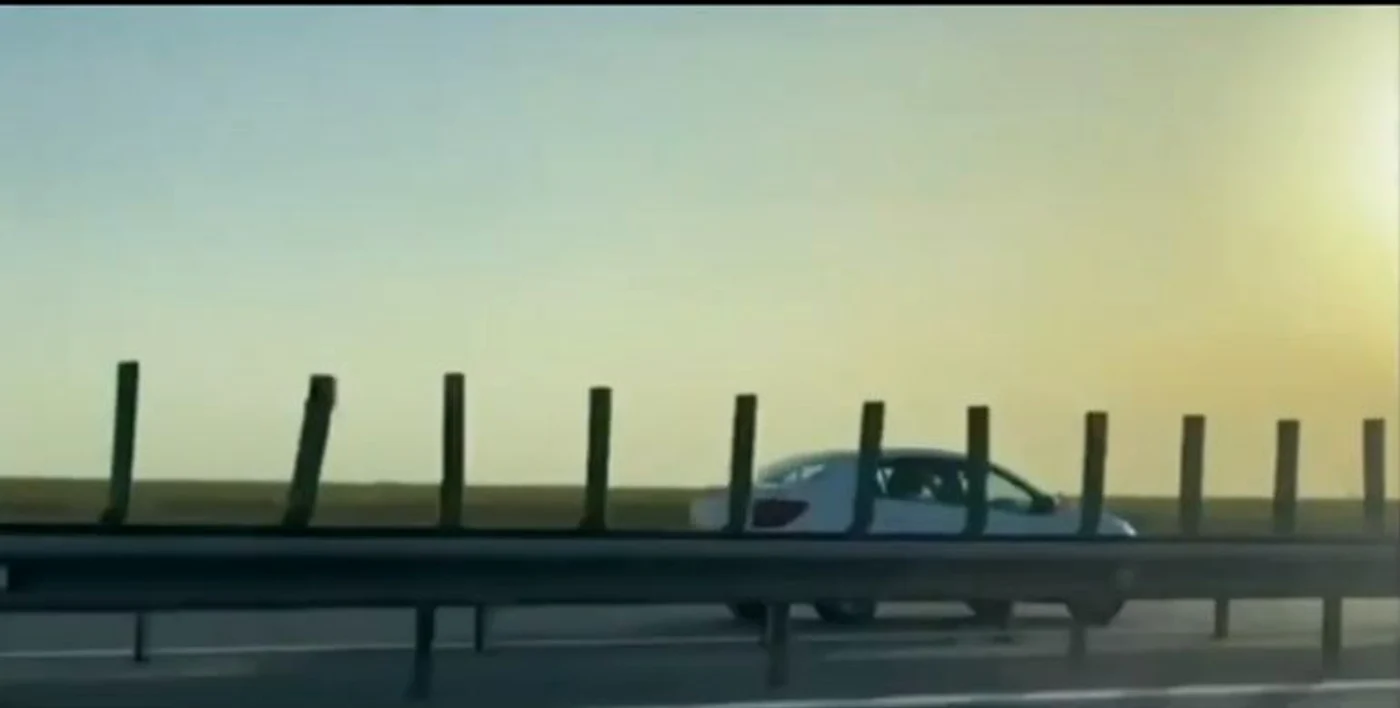 Un Logan alb a circulat mai mulți kilometri pe sens opus pe A2 FOTO Captură video