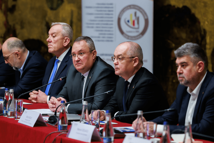 Moșul nu vine cu nimic pentru primari. Aleșii locali încep 2023 și fără salarii mărite, și fără pensii speciale