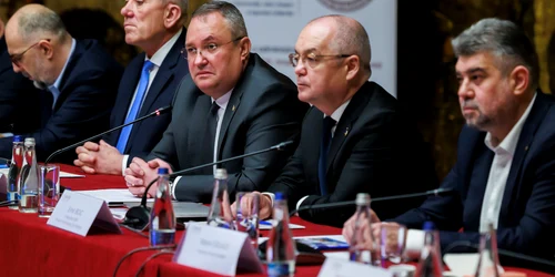 Nicolae Ciuca incadrat de Emil Boc si Constantin Toma FOTO gov jpeg