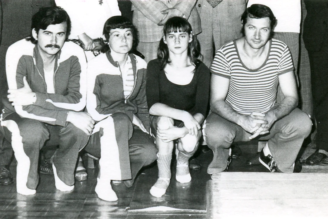 Geza Poszar, Marta Karolyi, Nadia Comăneci și Bela Karolyi, în 1976, la centrul de pregătire de la Onești  