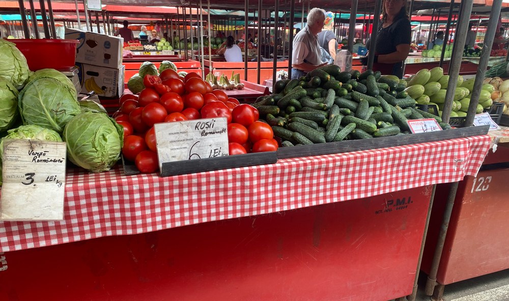 Cât de sigure sunt produsele din piețele ieșene? Marfa de pe tarabe a fost testată