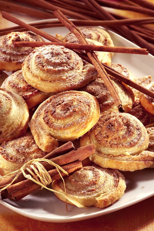 
    Palmieri cu nucă şi scorţişoară  