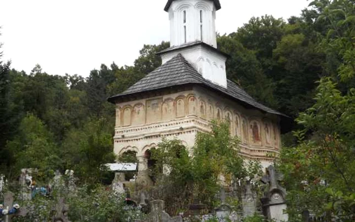 biserica dinj crainici FOTO Corina macavei 