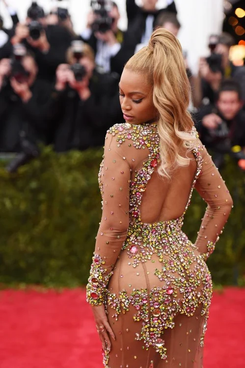 Beyonce are un fund faimos, dar acesta spune mai multe despre ea decât faptul că arată senzaţional în astfel de rochii